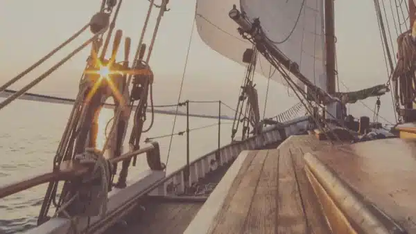 Segelboot für den Transport