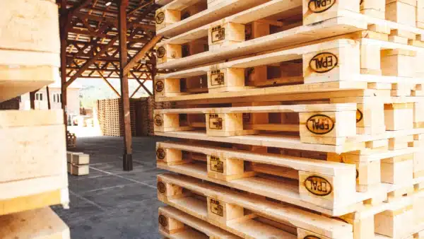 Paletten auf einem Stapel