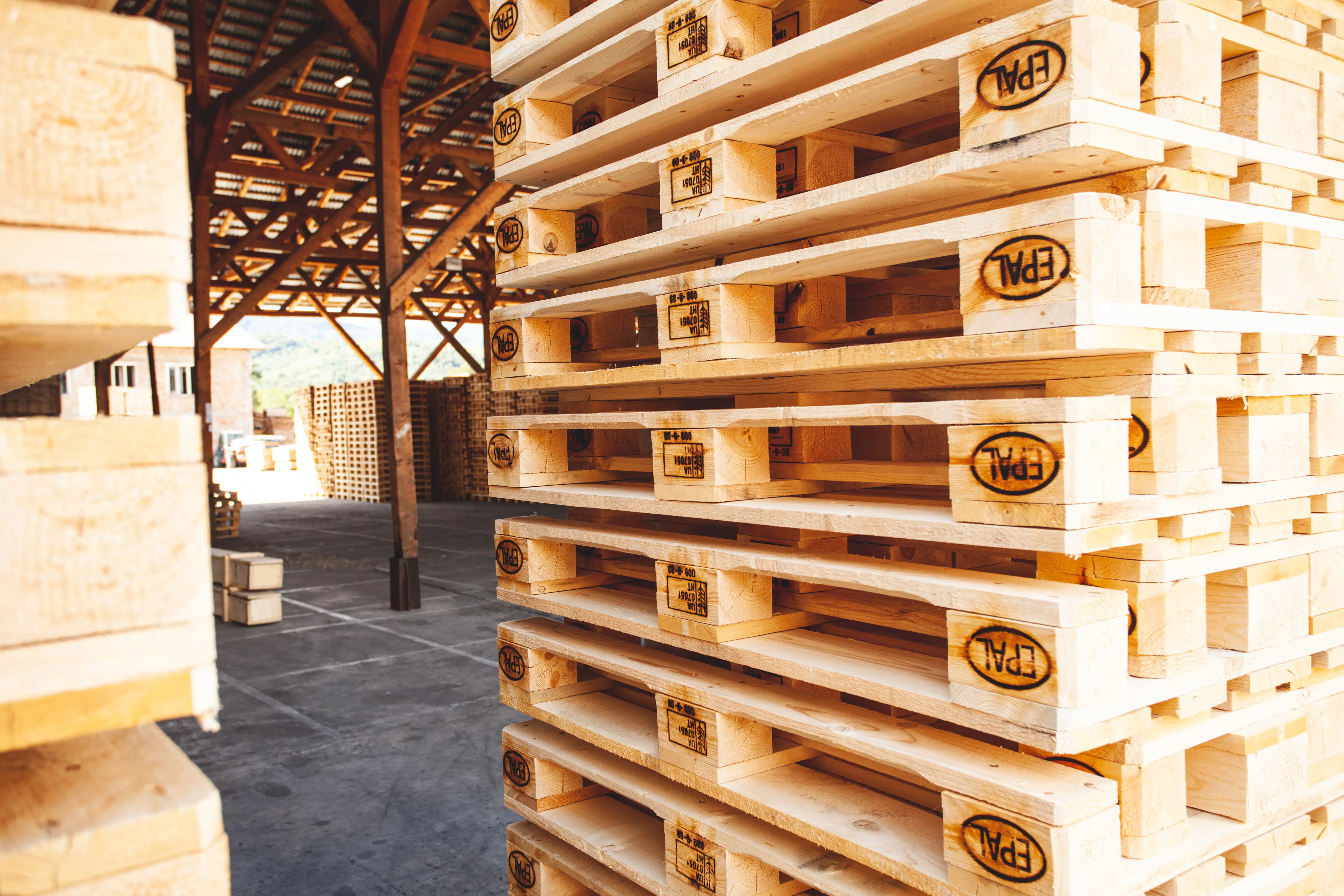 Paletten auf einem Stapel