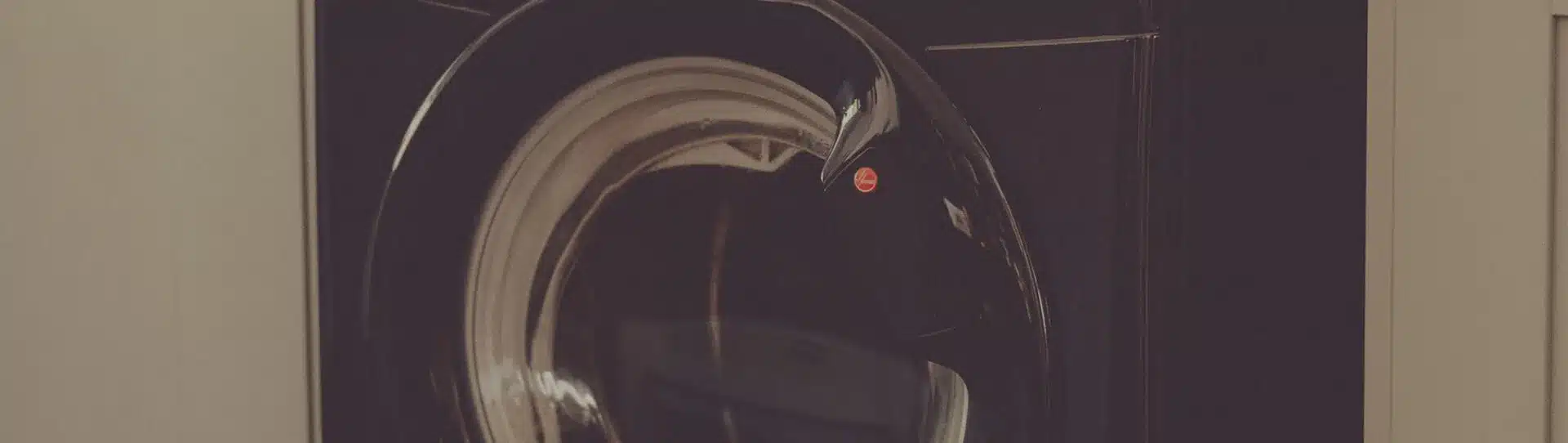 Waschmaschine und Trockner mit geöffneter Tür