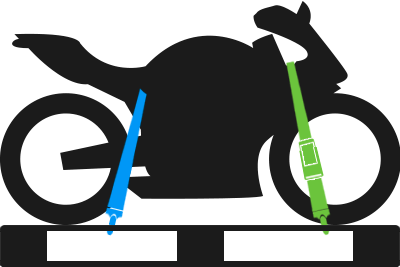 Motorradtransport | Motorrad Spanngurte von der Seite Motorrad mit Spanngurten auf Palette gesichert